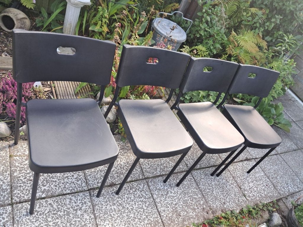 4 eetkamerstoelen kunststof  met ijzeren poten zwart, Ophalen, Kunststof, Gebruikt, Zwart