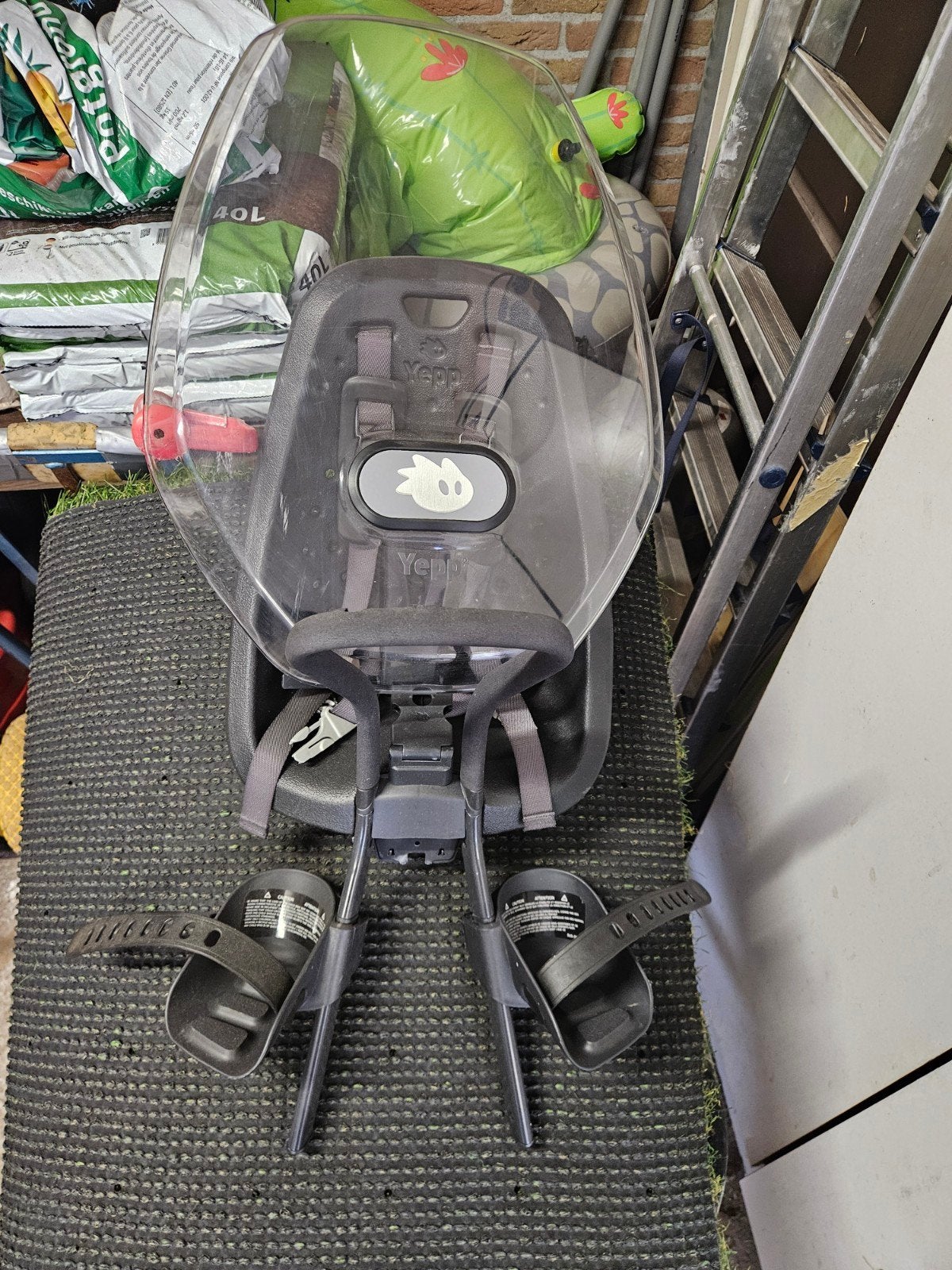 Yepp fietszitje met adapter en windscherm, Ophalen, Yepp, Gebruikt, Voetsteuntjes