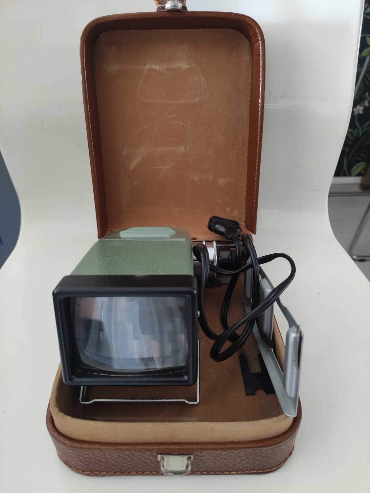 Vintage diaprojector in koffer - werkend, Audio, Tv en Foto, Diaprojectors, Ophalen of Verzenden, Gebruikt