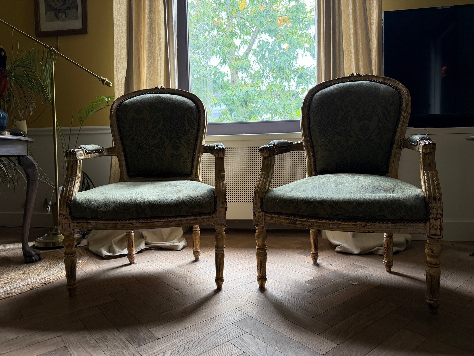 Set van 2 Louis XVI fauteuils, verguld, medaillonrug, Ophalen