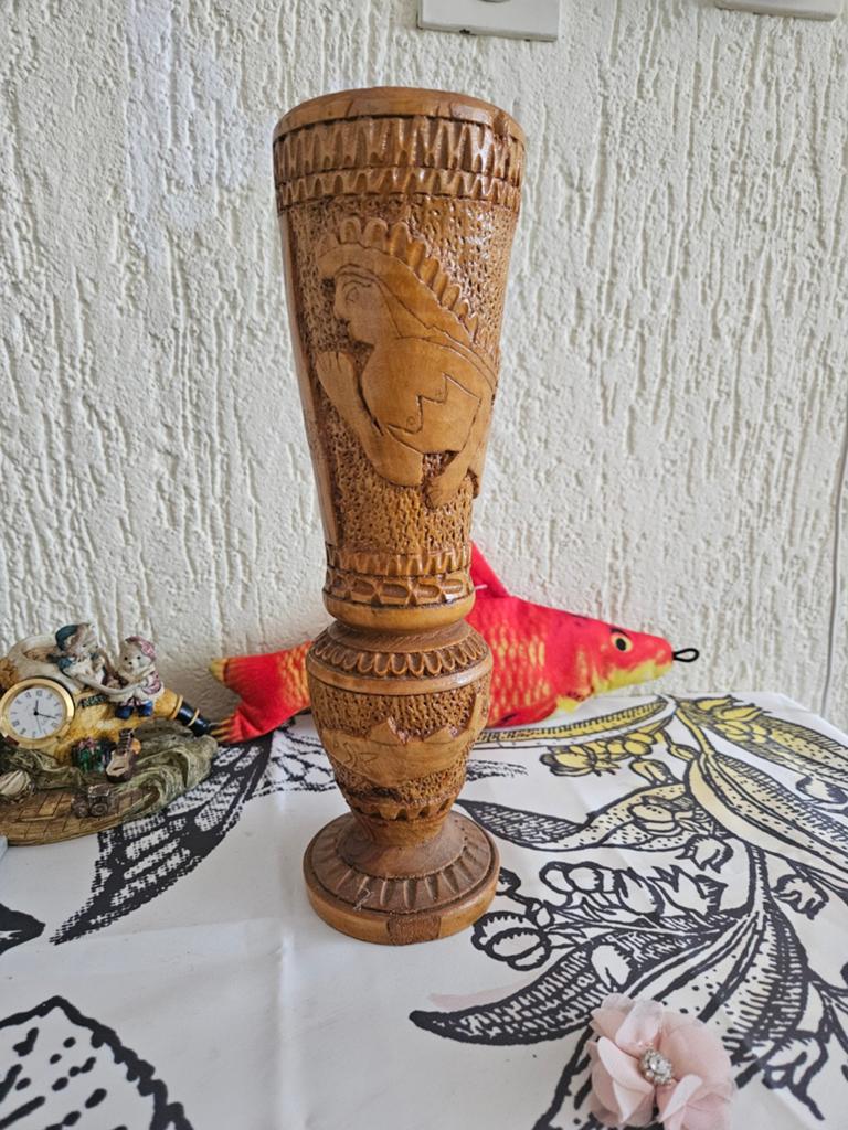 Handgesneden houten vaas met  afbeeldingen H 30cm, Antiek en Kunst, Antiek | Vazen, Ophalen