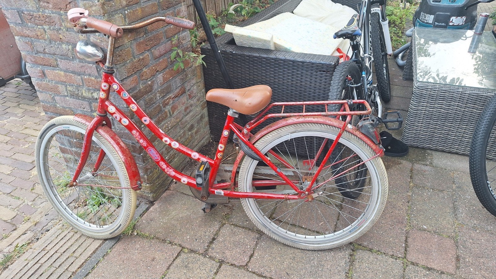 Oude rode fiets - nog bruikbaar 24inch, Gebruikt, Onbekend, Ophalen of Verzenden, Terugtraprem
