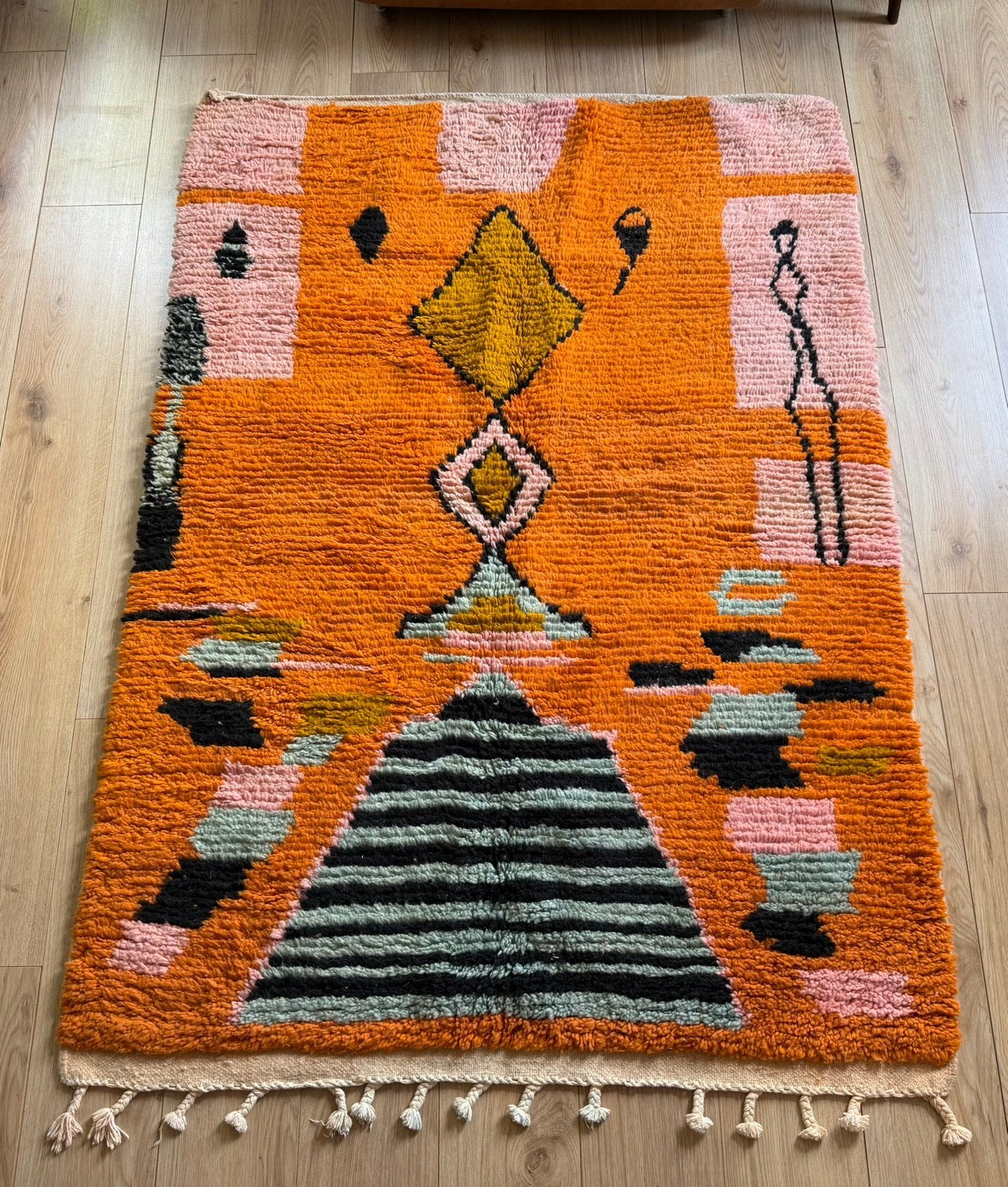 Handgeknoopt Marokkaans tapijt oranje 184 x 128 cm, Huis en Inrichting, Stoffering | Tapijten en Kleden, Bohemian • Eclectisch • Modern • Kleurrijk • Artistiek