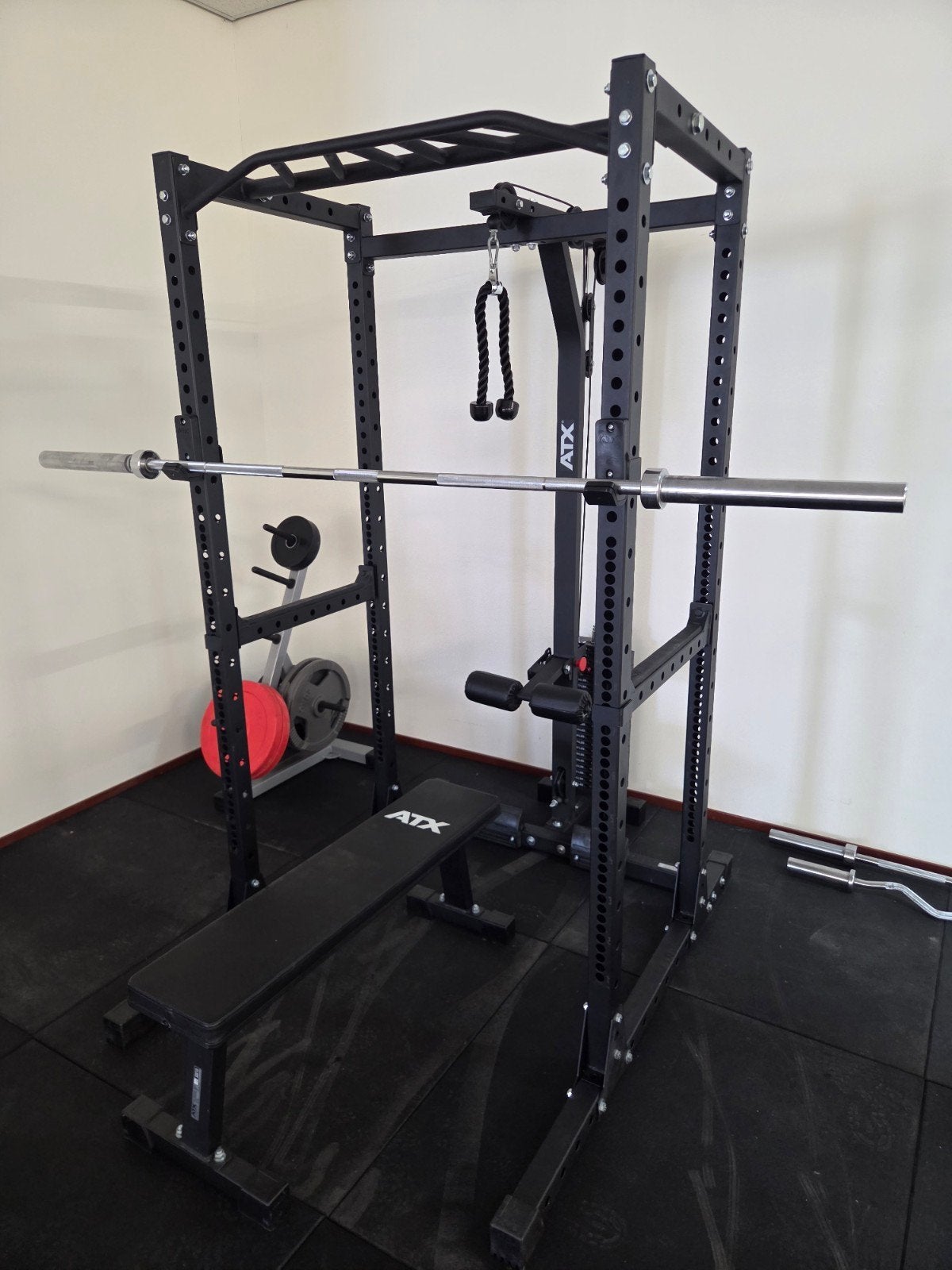 Atx rack met latpully 115kg steekgewichten halterstang, Ophalen, Zo goed als nieuw, Halterstangen