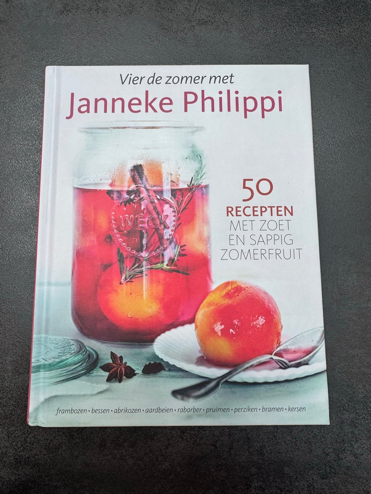 Vier de zomer met Janneke Philippi - Kookboek, Ophalen of Verzenden, Zo goed als nieuw