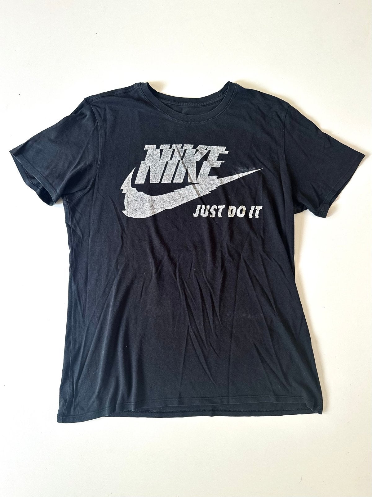 Nike Just do it Retro T-shirt Zwart Maat L, Kleding | Heren, T-shirts, Ophalen of Verzenden, Gedragen, Maat 52/54 (L), Zwart