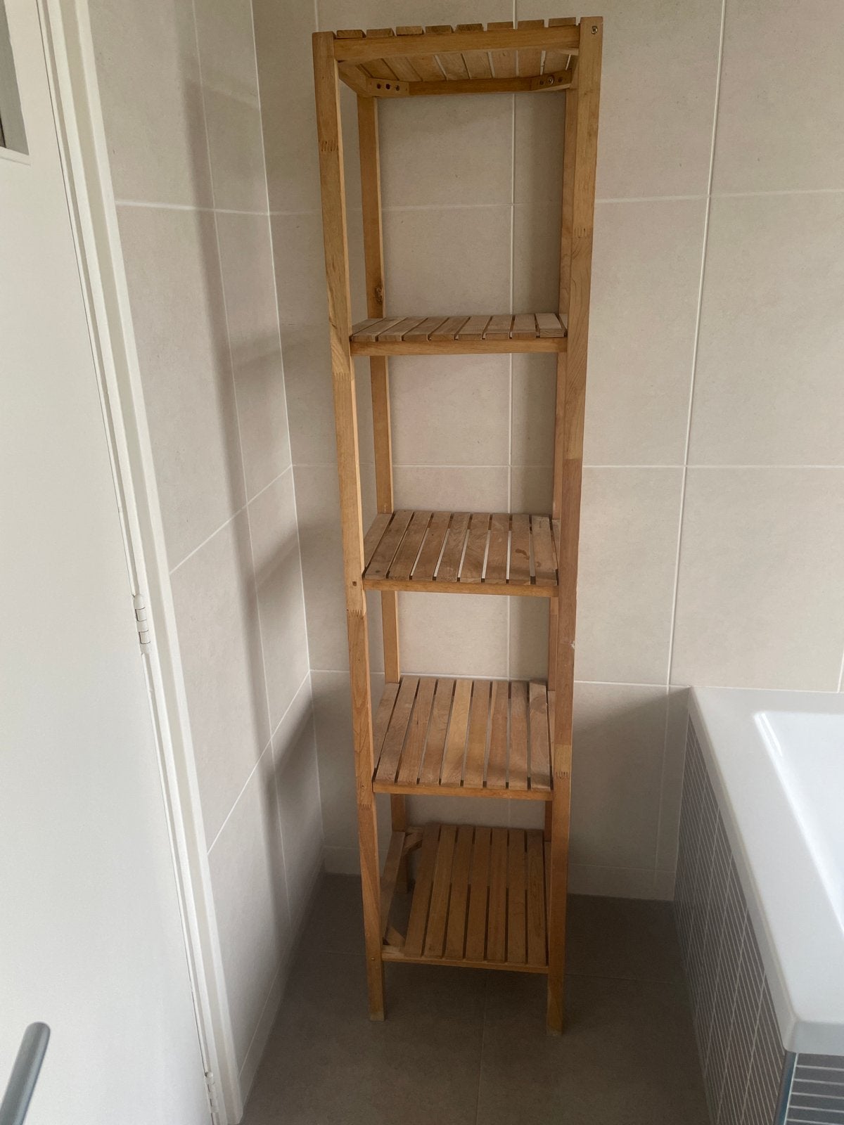 GRATIS Houten badkamerrek met 4 planken, Ophalen, Gebruikt
