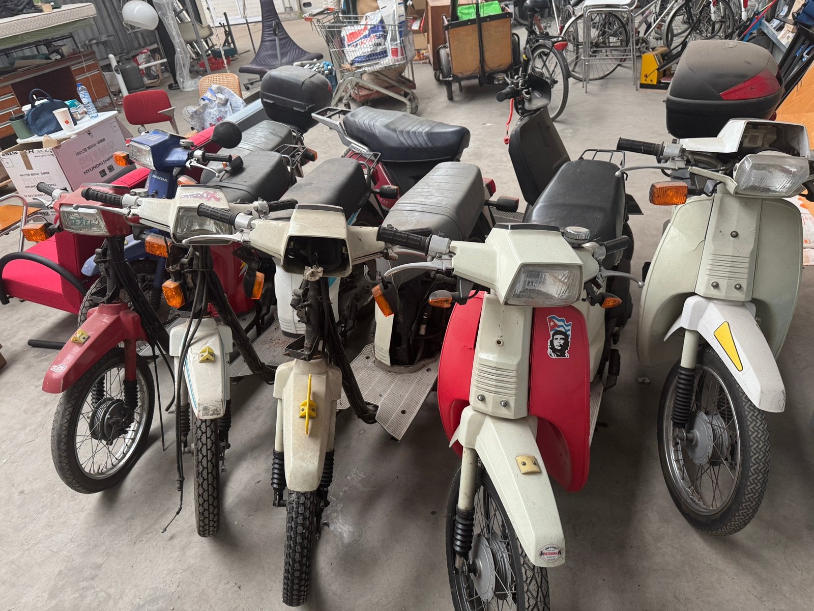 Partij van 15 Honda scooters (Scoopy, Helix, Spacy, Lead), Ophalen, Benzine