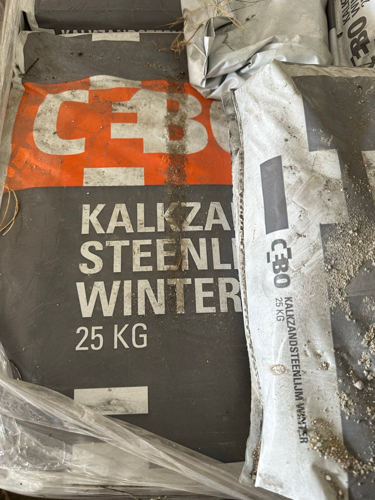 Pallet kalkzandsteen lijm (licht over datum, nog prima), Ophalen of Verzenden, Nieuw