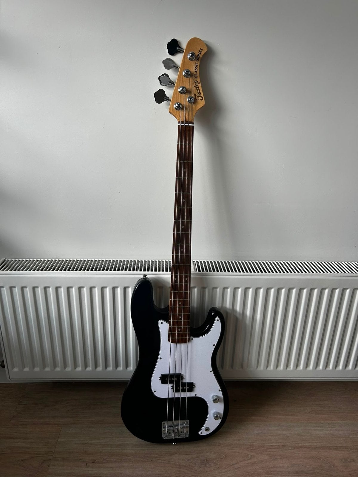 Fazley Basgitaar met Versterker en Kabel, Muziek en Instrumenten, Ophalen, Gebruikt, Elektrisch