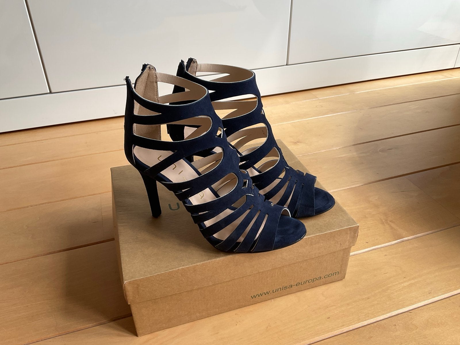 Nieuwe Unisa sandalen met hoge hak, spijkerblauw, maat 39, Blauw, Nieuw, Ophalen of Verzenden, Schoenen met hoge hakken