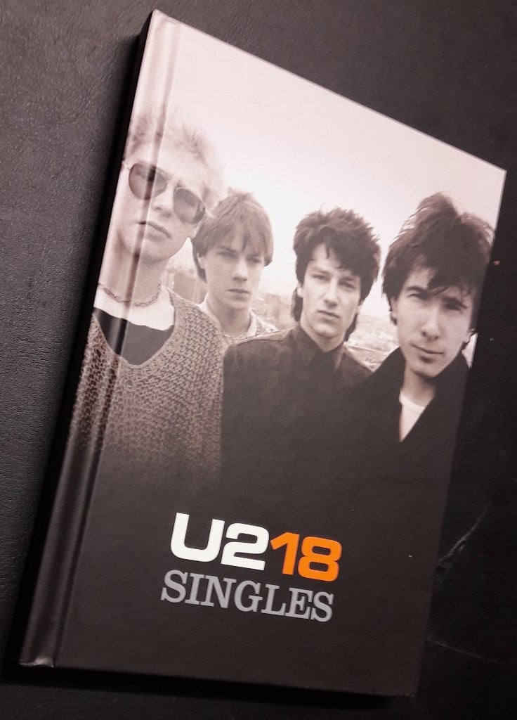 U2 - 18 Singles / Live from Milan ( Deluxe CD & DVD boxset ), Ophalen of Verzenden, Zo goed als nieuw, Classic Rock, Inclusief boekje
