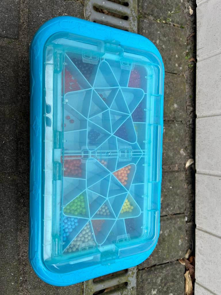 Aquabeads waterkralen set met diverse vormen en plaatjes, Ophalen of Verzenden, Gebruikt, Knutselen