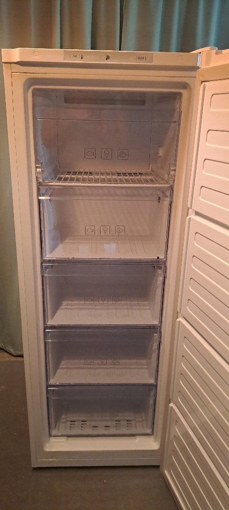 Vrieskast, Gebruikt, Minder dan 60 cm, Energieklasse A of zuiniger, 140 tot 160 cm