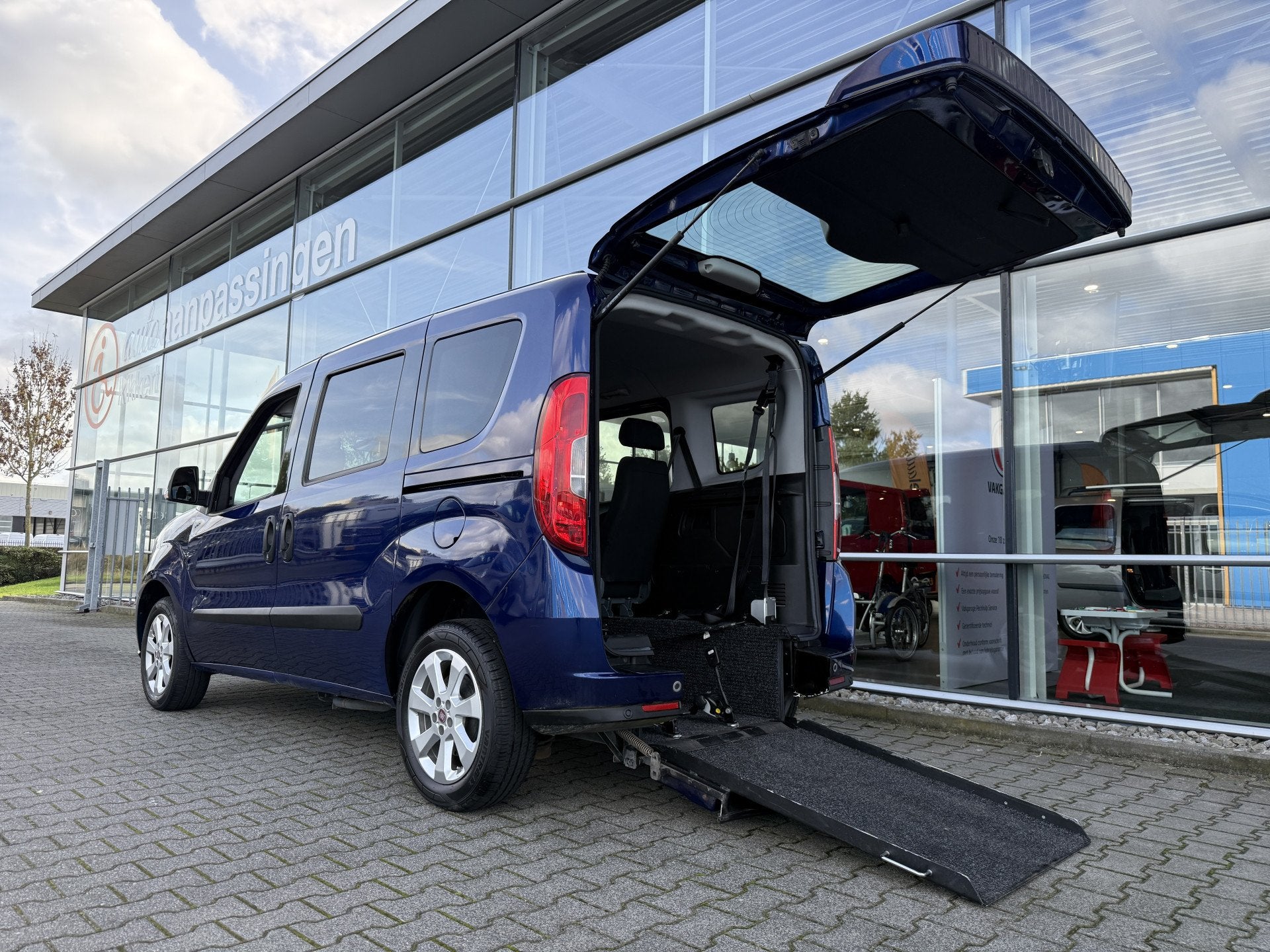 Fiat Doblò 4+1 Rolstoelauto 1.4 T-Jet Easy (Mooie ruime 4+1, Auto's, Voorwielaandrijving, Gebruikt, Blauw, 14 km/l