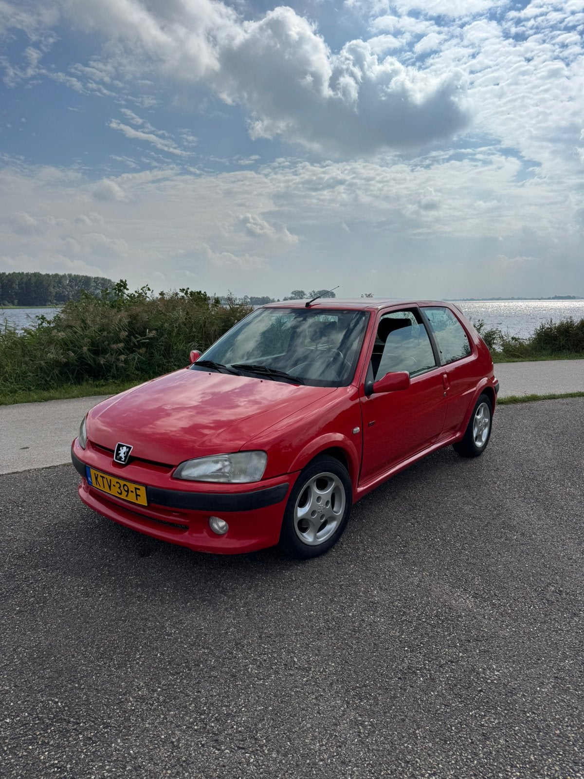 Peugeot 106 GTI 1.6 16V | 2000 | Origineel rood | Roestvrij, Auto's, Voorwielaandrijving, 4 cilinders, 400 kg, Particulier