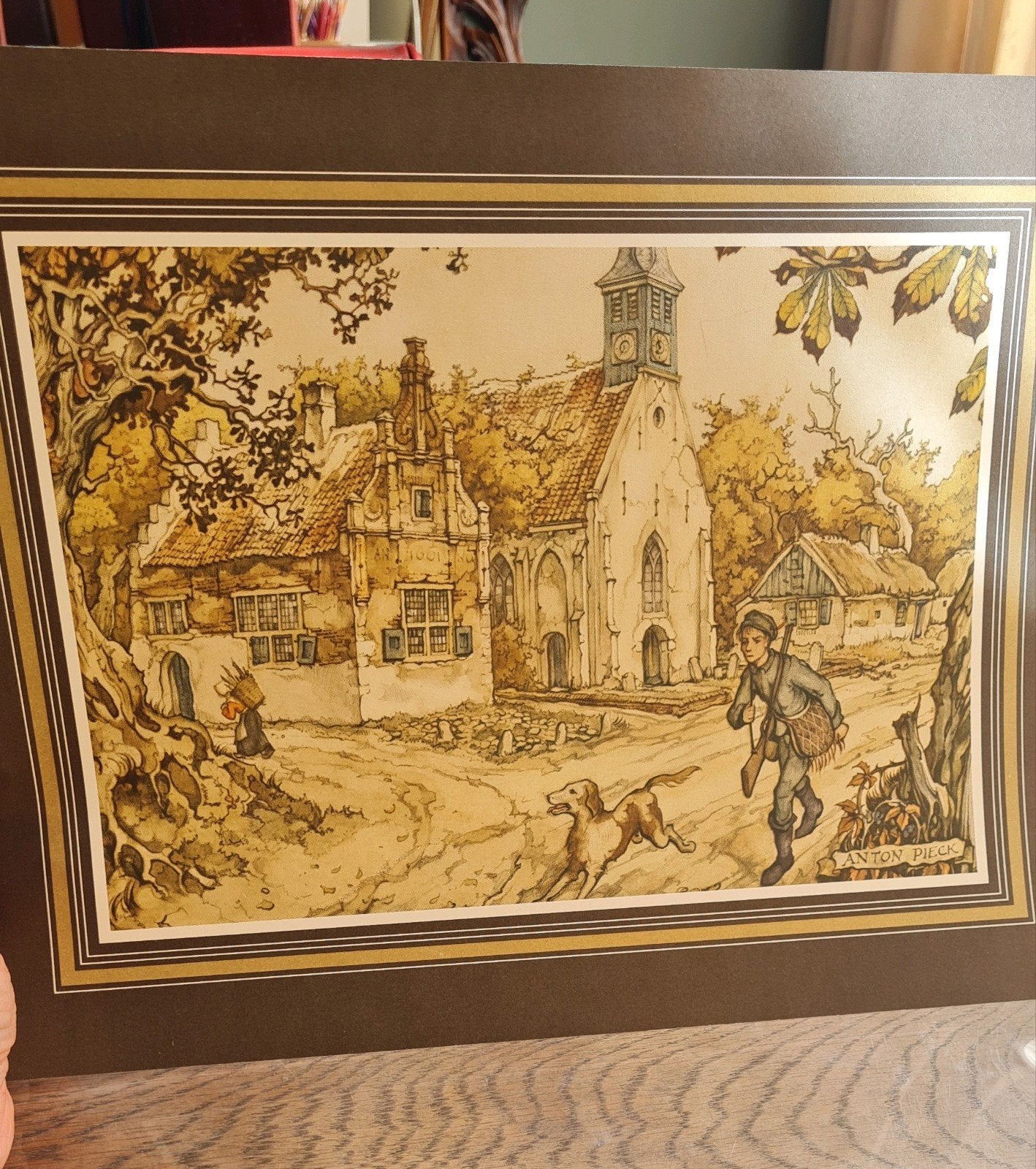 Anton Pieck Prent - Jager met hond en kerk, Antiek en Kunst, Ophalen, Print, Print/reproductie, Met passe-partout