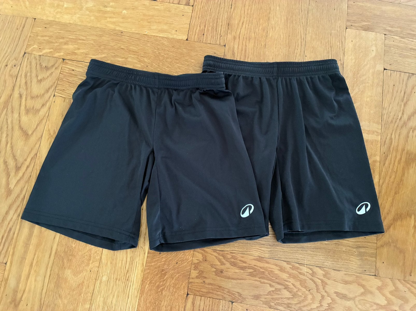 2 zwarte sportbroekjes kipsta decathlon maat 141-150, Kinderen en Baby's, Kinderkleding | Maat 146, Ophalen of Verzenden, Zo goed als nieuw