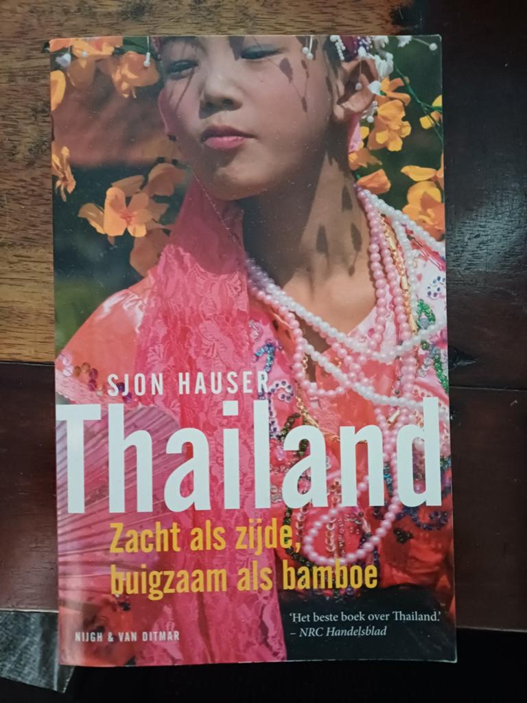 Thailand: Zacht als zijde, buigzaam als bamboe - Sjon Hauser, Sjon Hauser, Ophalen of Verzenden, Reisgids of -boek, Azië
