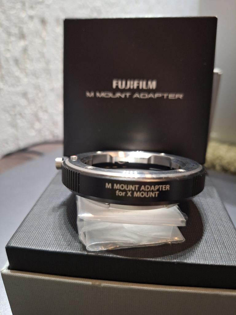 Fuji X adapter M, Ophalen of Verzenden, Zo goed als nieuw, Lamp of Flitsset