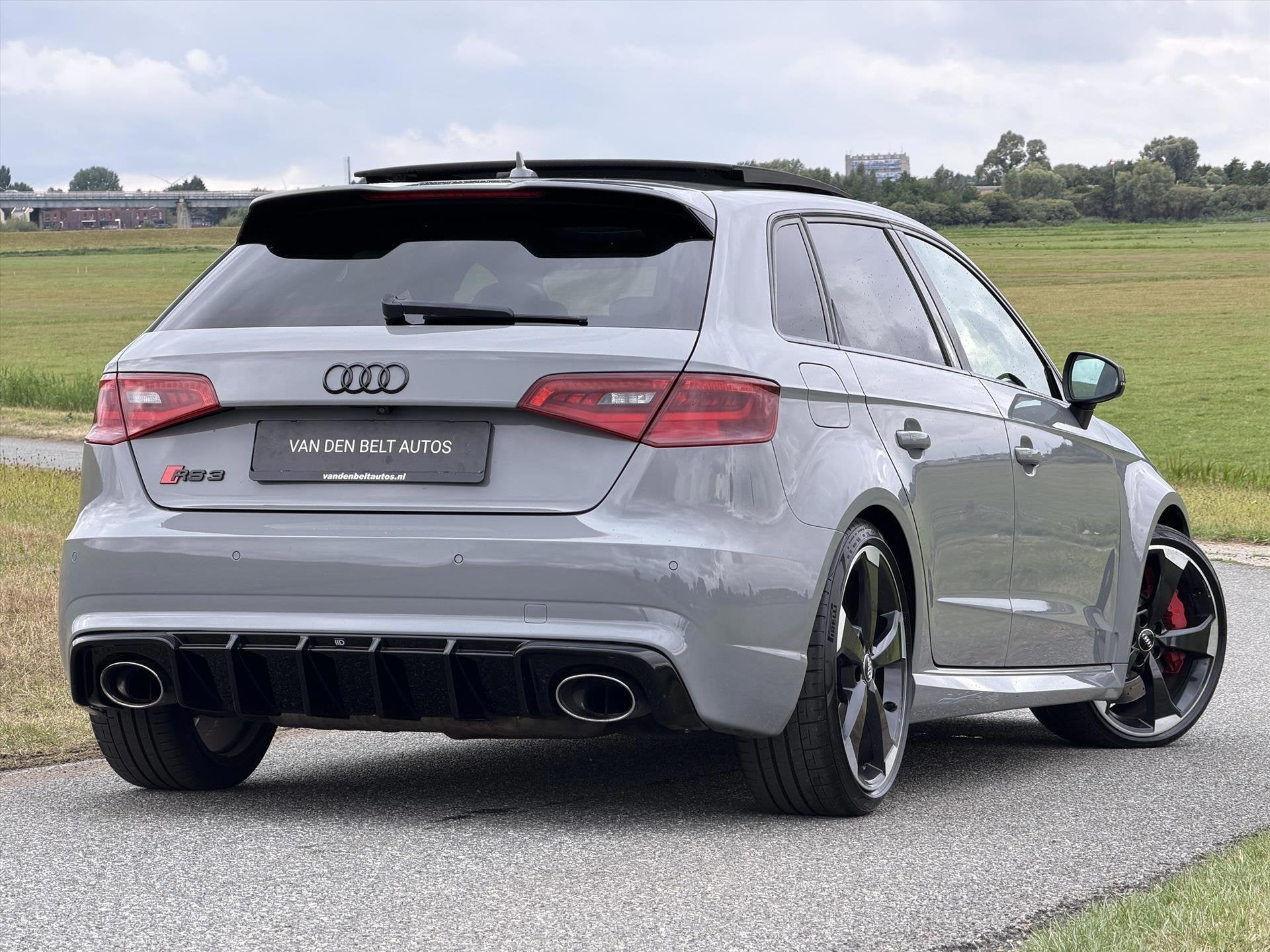 Audi RS3 2.5 TFSI 420PK Quattro |Pano |Milltek |Maxton |Keyl, Automaat, Gebruikt, RS3, 367 pk