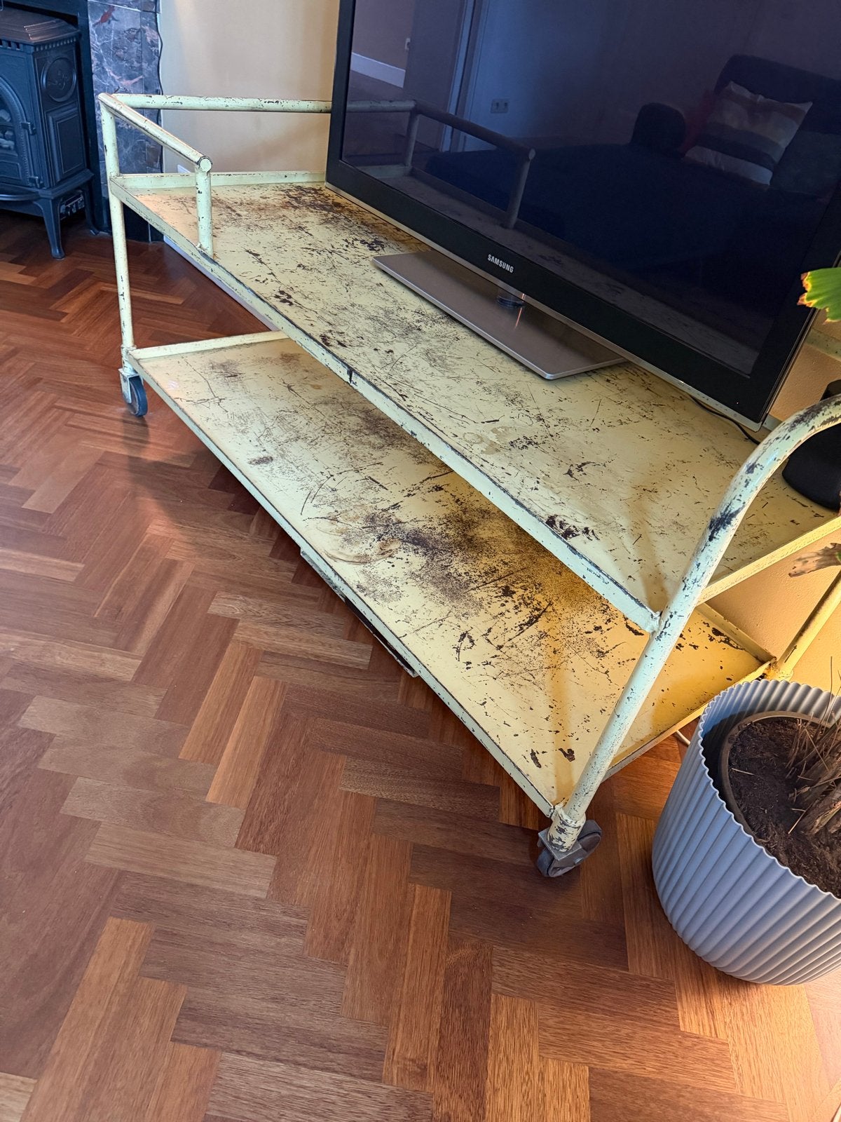 Industriële TV-meubel / trolley op wielen - Geel metaal, Ophalen, Gebruikt, 150 tot 200 cm, Minder dan 100 cm