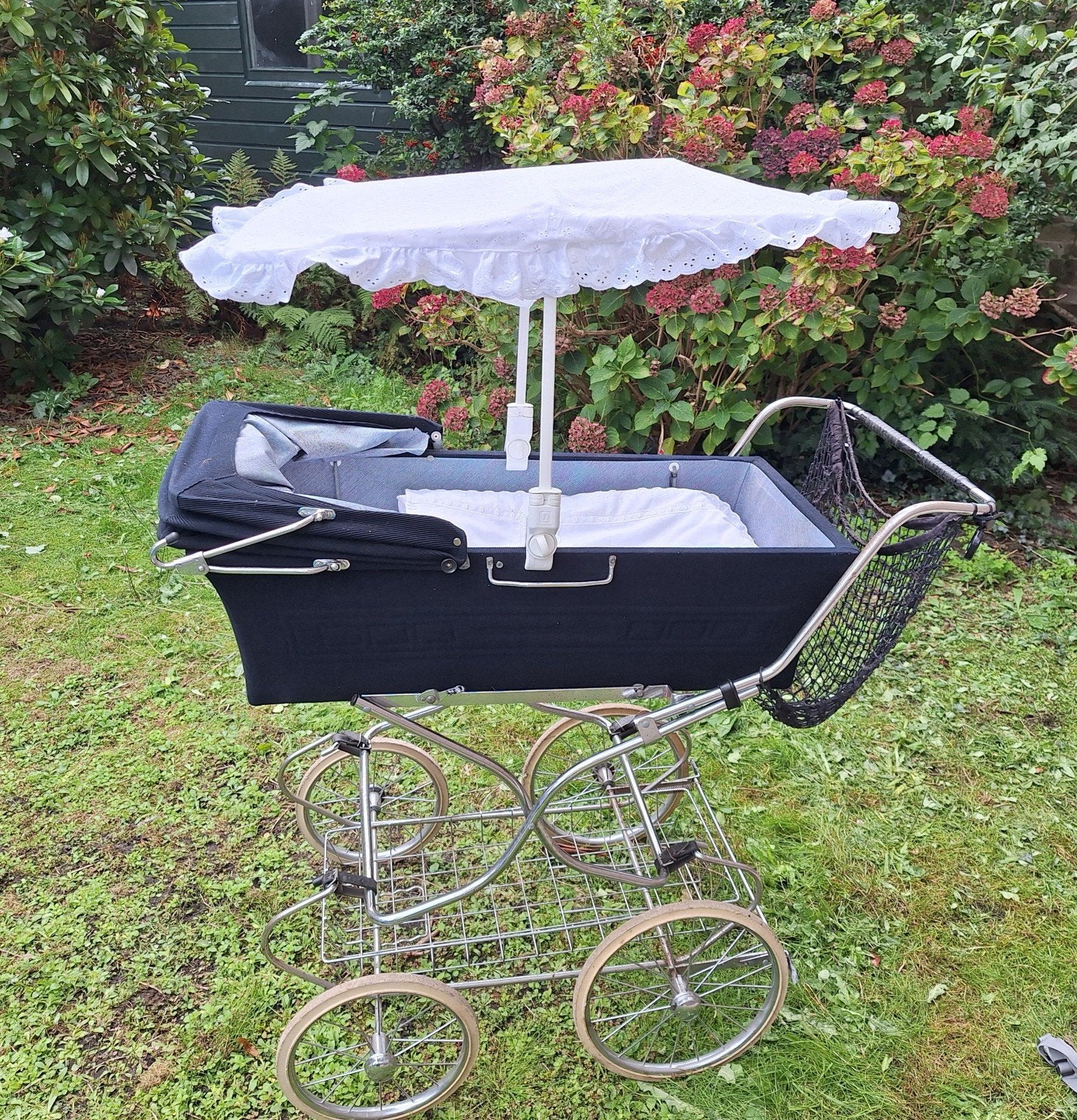 Foto 3 van Vintage Kinderwagen met Parasol en Zitje - Klassiek Design