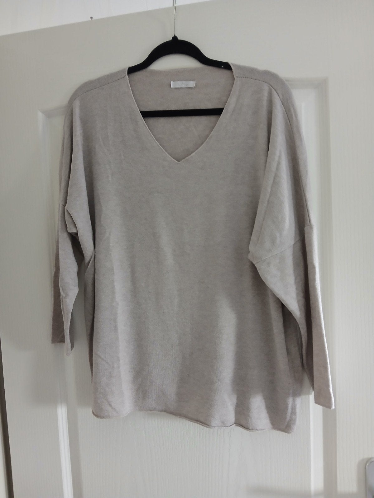 Lichtbeige V-hals trui met angora en wol, Beige, Maat 42/44 (L), Ophalen of Verzenden, Onbekend