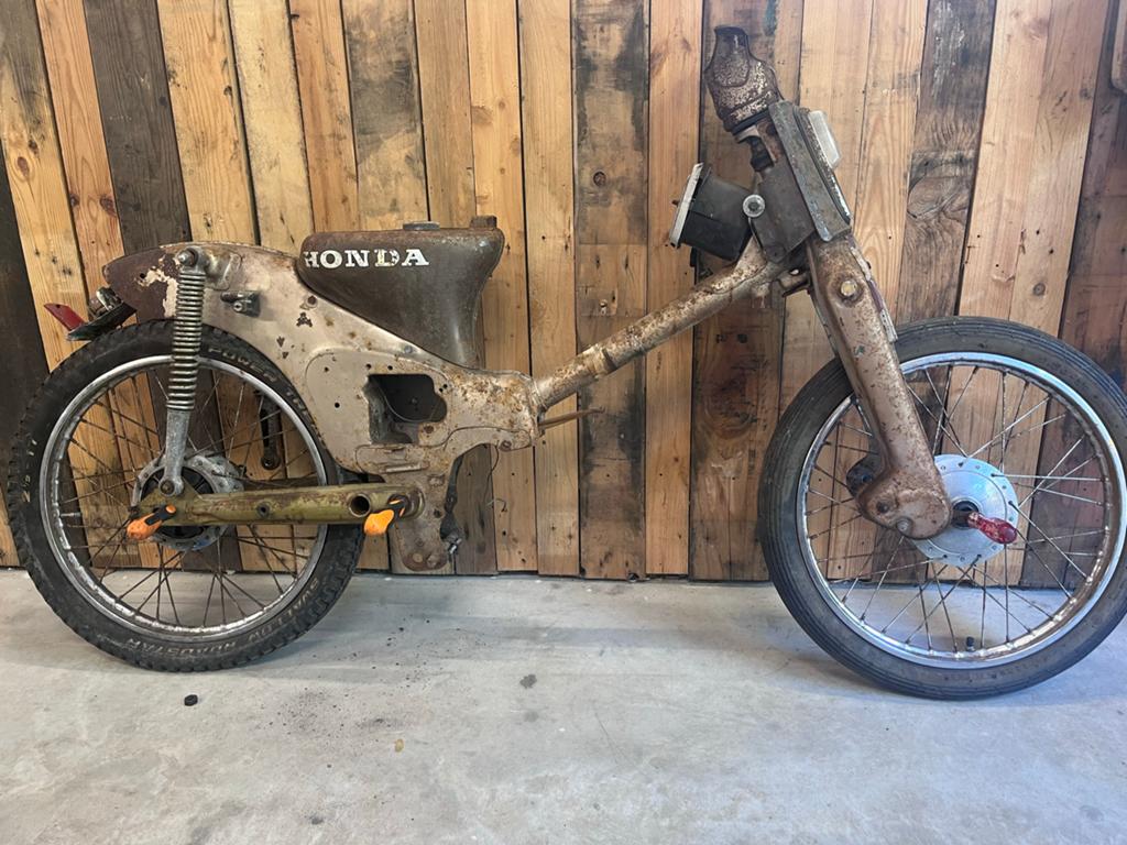 Honda C70 frame zonder kenteken, Ophalen, Gebruikt, Frame