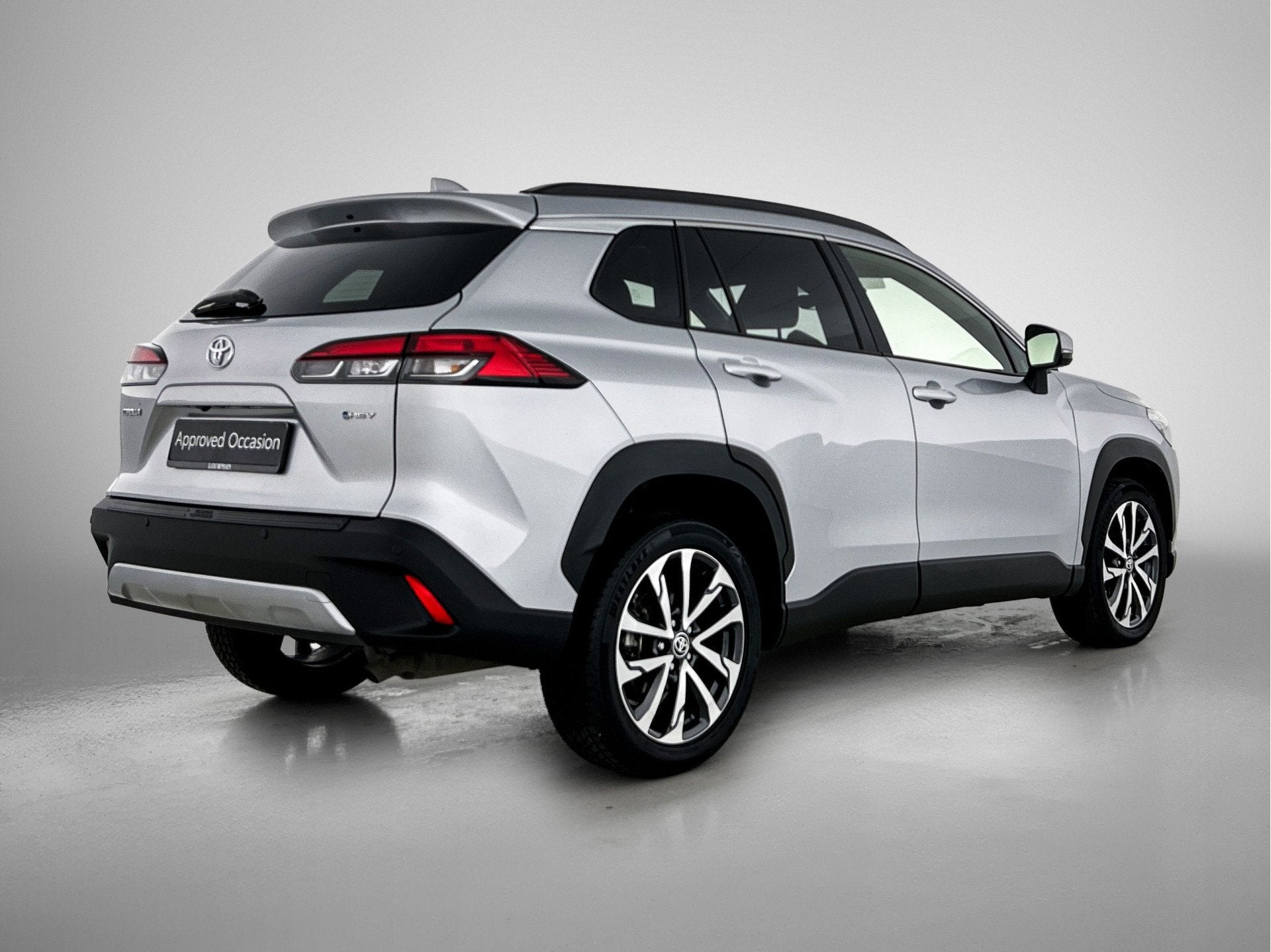 Toyota Corolla Cross | BTW voertuig | Stoel+stuurverwarming, 12 maanden, Stof, Gebruikt, 750 kg