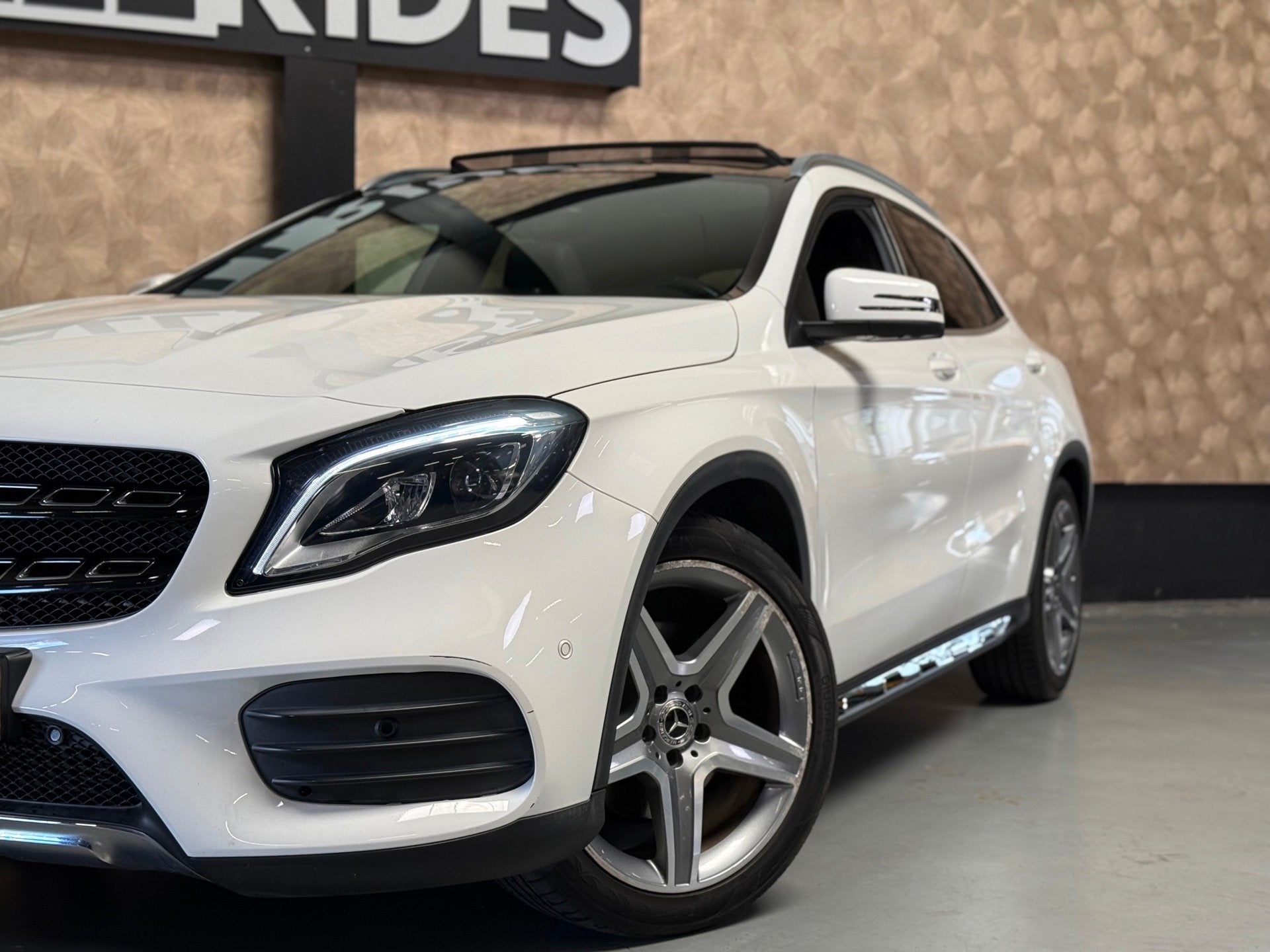 Mercedes-Benz GLA-klasse 250 Premium Plus Amg | Pano |H&K| S, Dealer onderhouden, Gebruikt, 4 cilinders, Alcantara