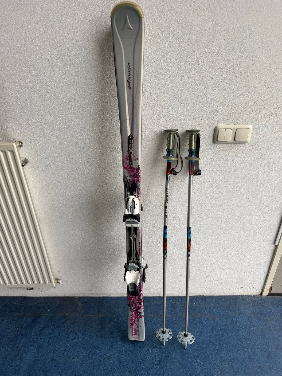Atomic Balanze ski's (dames) met stokken, 140 tot 160 cm, Gebruikt, Ophalen of Verzenden, Carve