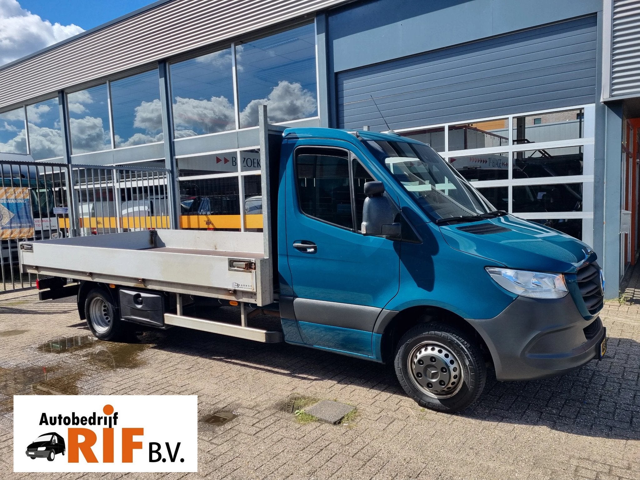 Mercedes-Benz Sprinter 516 CDI Open laadbak 4.26m GVW 5000kg, Automaat, Achterwielaandrijving, Gebruikt, Euro 6