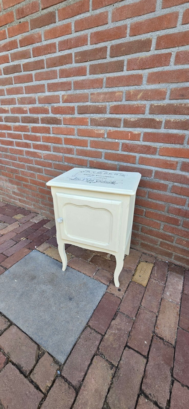 Nachtkastje met Franse tekst. Echt hout., Ophalen, Gebruikt