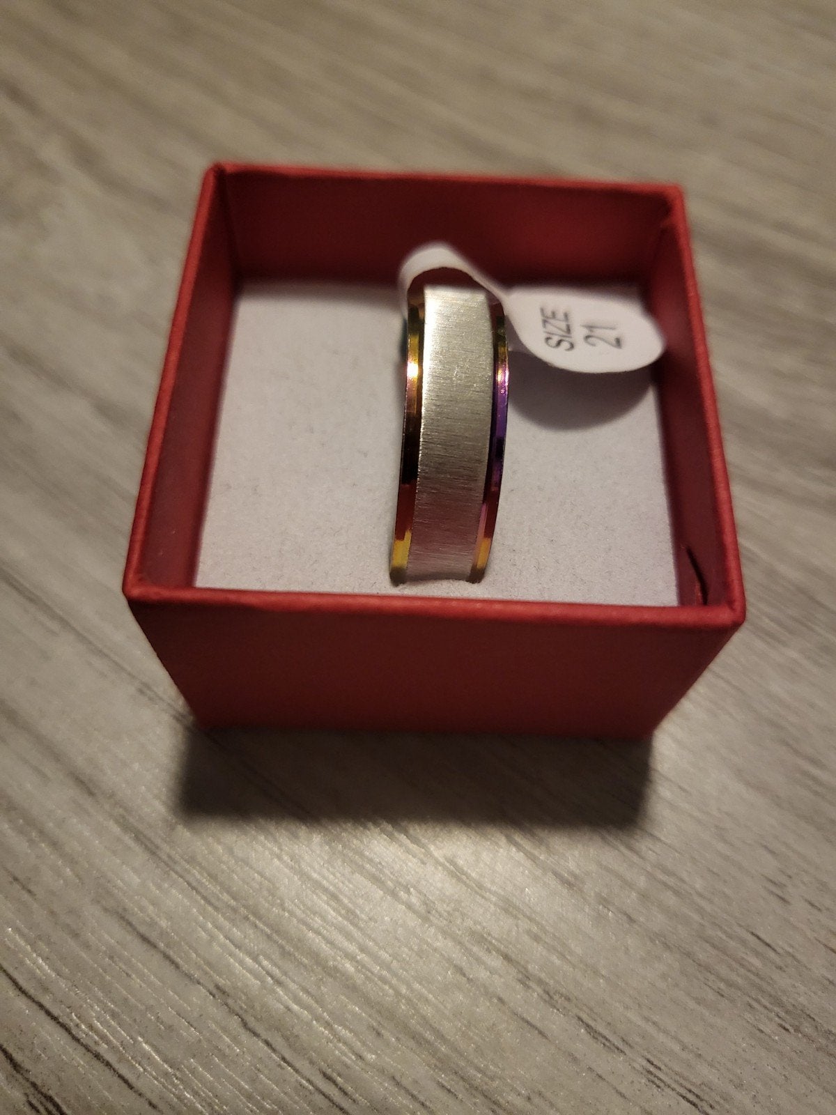 Nieuwe ring, maat 21, zilverkleurig met regenboogaccent, 20 of groter, IJzer of Staal, Nieuw, Ophalen of Verzenden