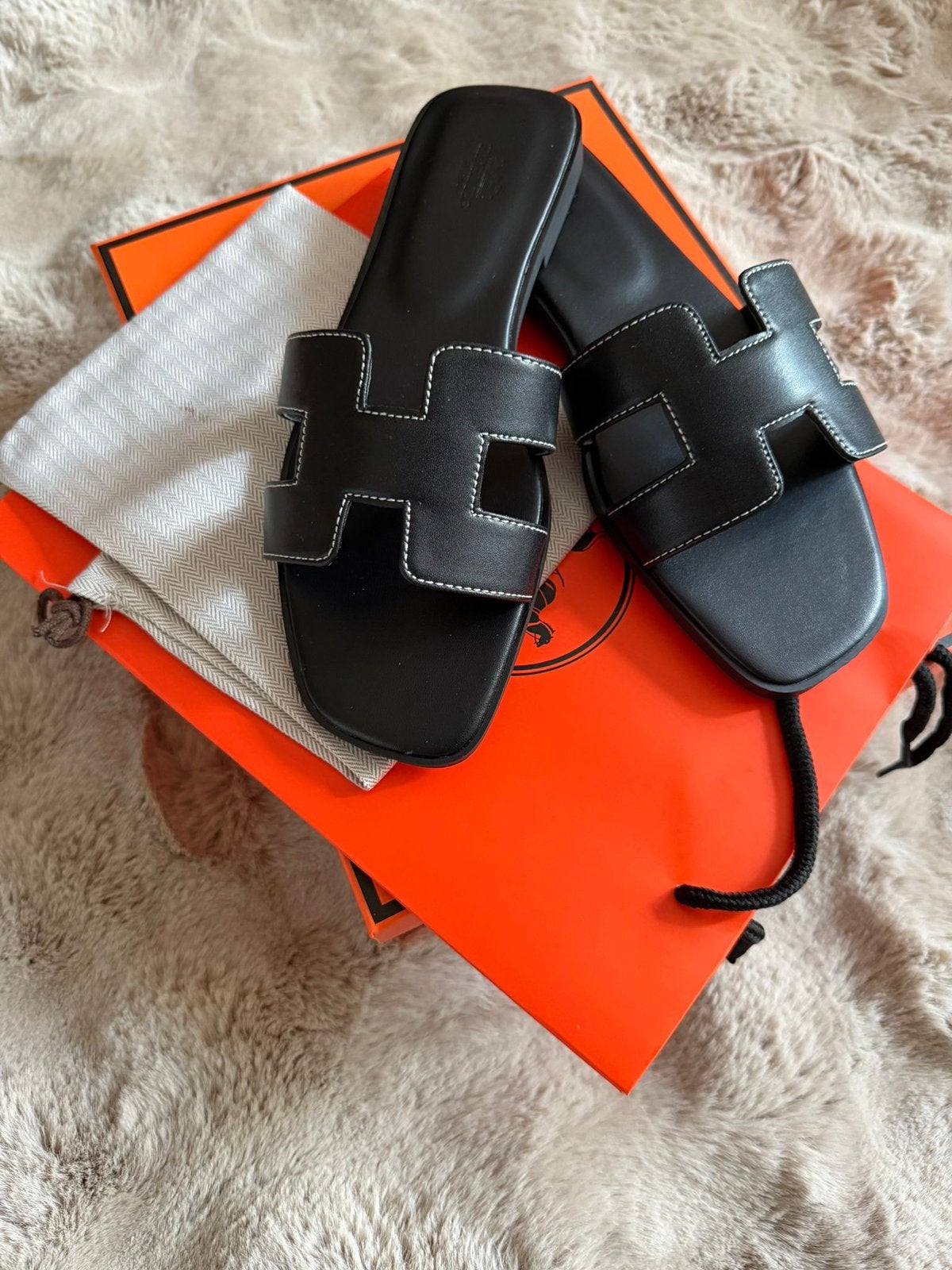 Hermes slippers, Kleding | Dames, Schoenen, Ophalen of Verzenden, Nieuw, Zwart