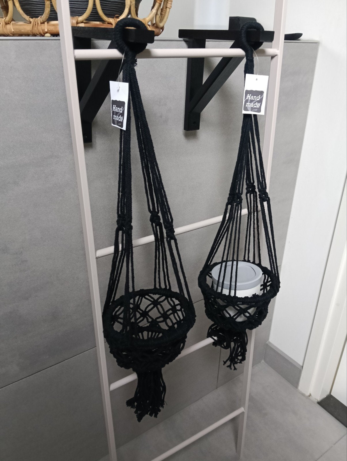 Handgemaakte Macramé Plantenhangers - Zwart (2 stuks) nieuw!, Overige materialen, Rond, Nieuw, Ophalen of Verzenden
