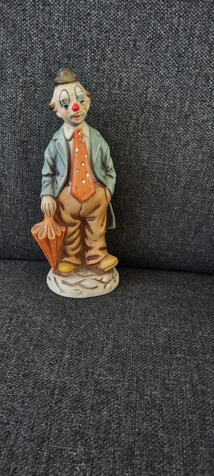 Twee Vintage Beeldjes: Man met Fles en Clown met Paraplu, Ophalen of Verzenden, Gebruikt, Mens