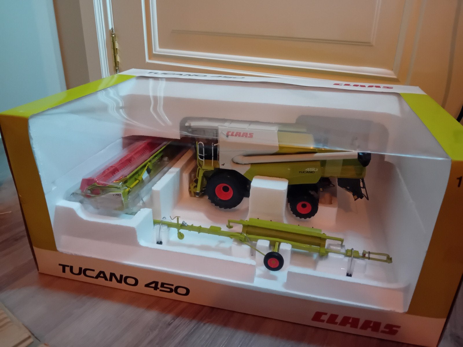 claas tucano 450 combine universal hobbies 1.32, Ophalen of Verzenden, Nieuw, Tractor of Landbouw, Universal Hobbies