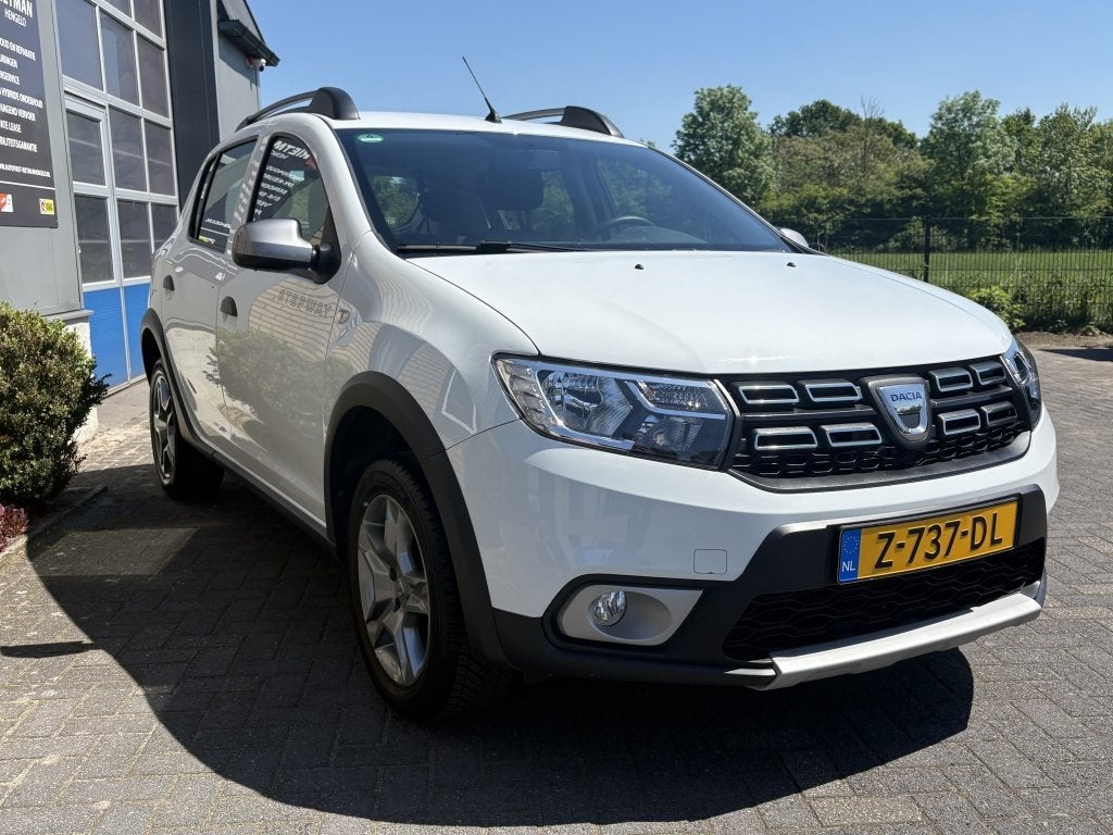 Dacia Sandero 0.9 TCe Tech Road STOELVERW-NAVI-BT - Onderhou, Auto's, Keurmerk '100% Onderhouden', Euro 6, Wit, Bedrijf