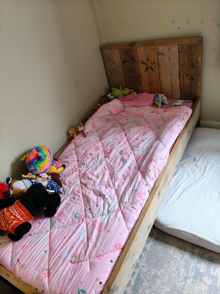 Eenpersoons bed, Ophalen, 85 tot 100 cm, Zo goed als nieuw, Lattenbodem