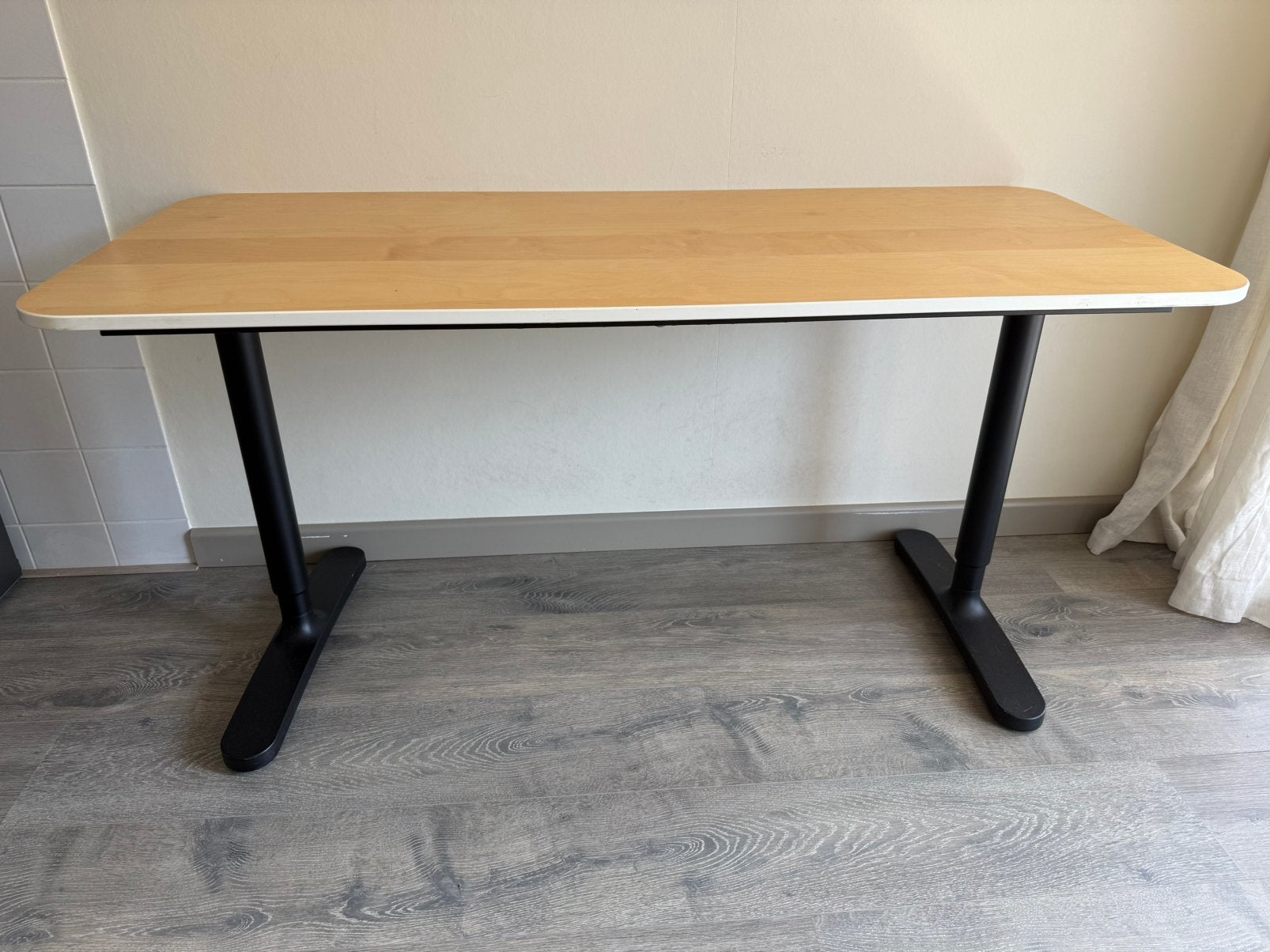 Ikea bureau verstelbaar, Huis en Inrichting, Bureaus, Ophalen, Gebruikt, IKEA, Bruin