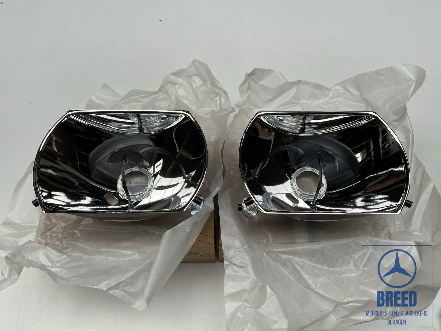 NOS set reflectoren L+R H4 voor Mercedes-Benz W116, -, Nieuw, Ophalen of Verzenden, -