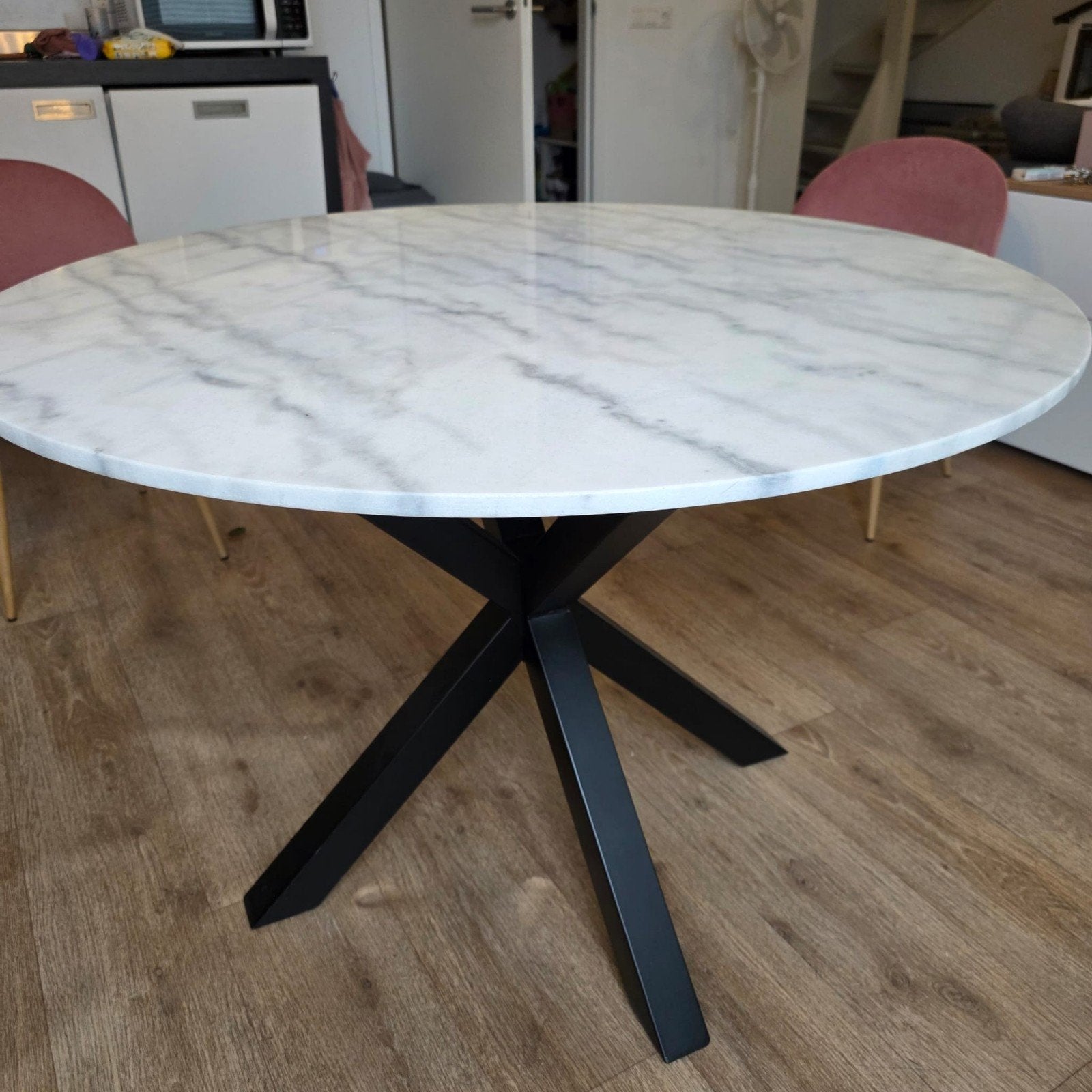 Ronde eettafefel met zwaar marmeren tafelblad met zwart meta, Ophalen, Gebruikt, Rond, Vier personen