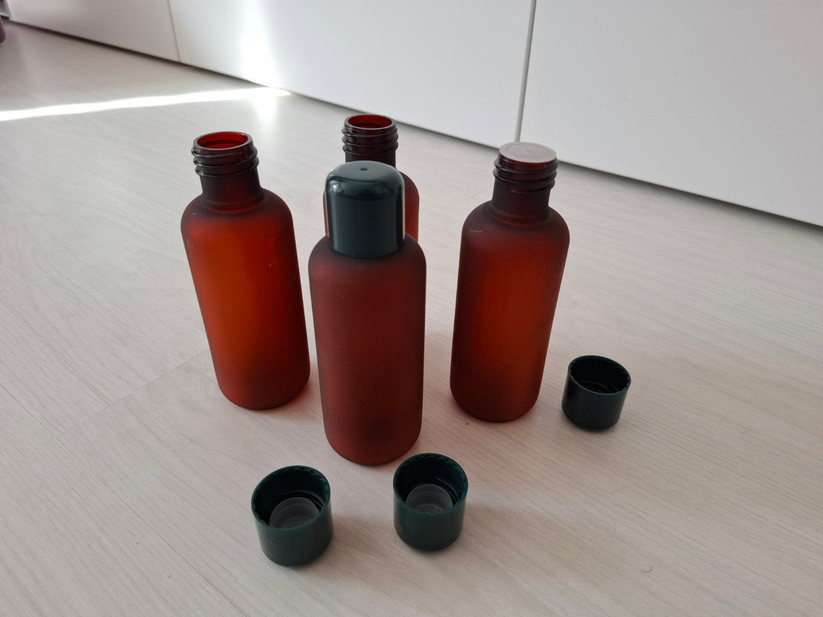 100x mat bruine 200 ml. flesjes met dop, Overige typen, Nieuw, Ophalen of Verzenden, Kunststof