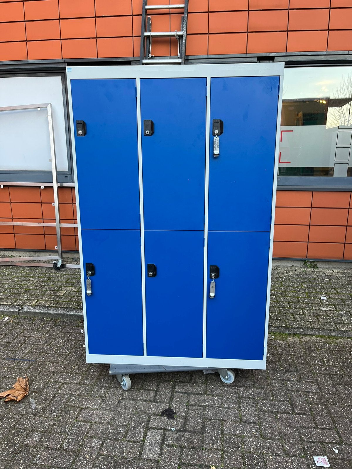 Lockerkast 6 deurtjes, in zeer goede staat., Ophalen, Bekijk ook mijn andere gebruikte kantoor inrichting., Geen, Manutan