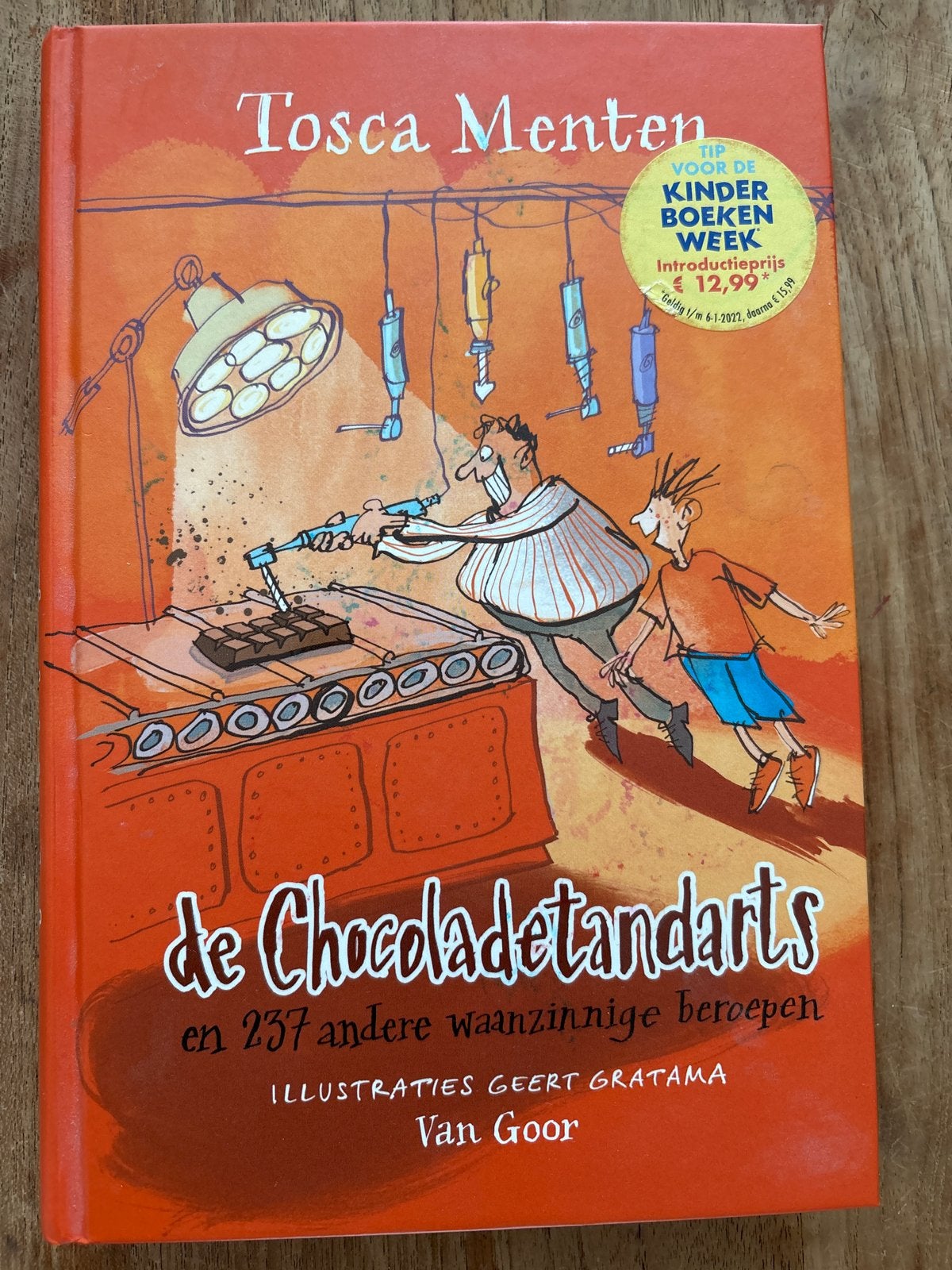 De Chocoladetandarts - Tosca Menten (Kinderboek), Boeken, Ophalen of Verzenden, Zo goed als nieuw, Fictie