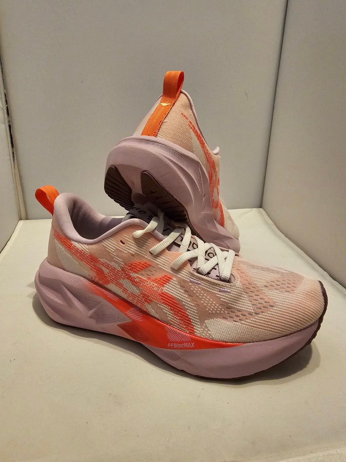 Nieuwe Asics Novablast 5 Hardloopschoenen Dames, Sportschoenen, Nieuw, Ophalen of Verzenden, Roze