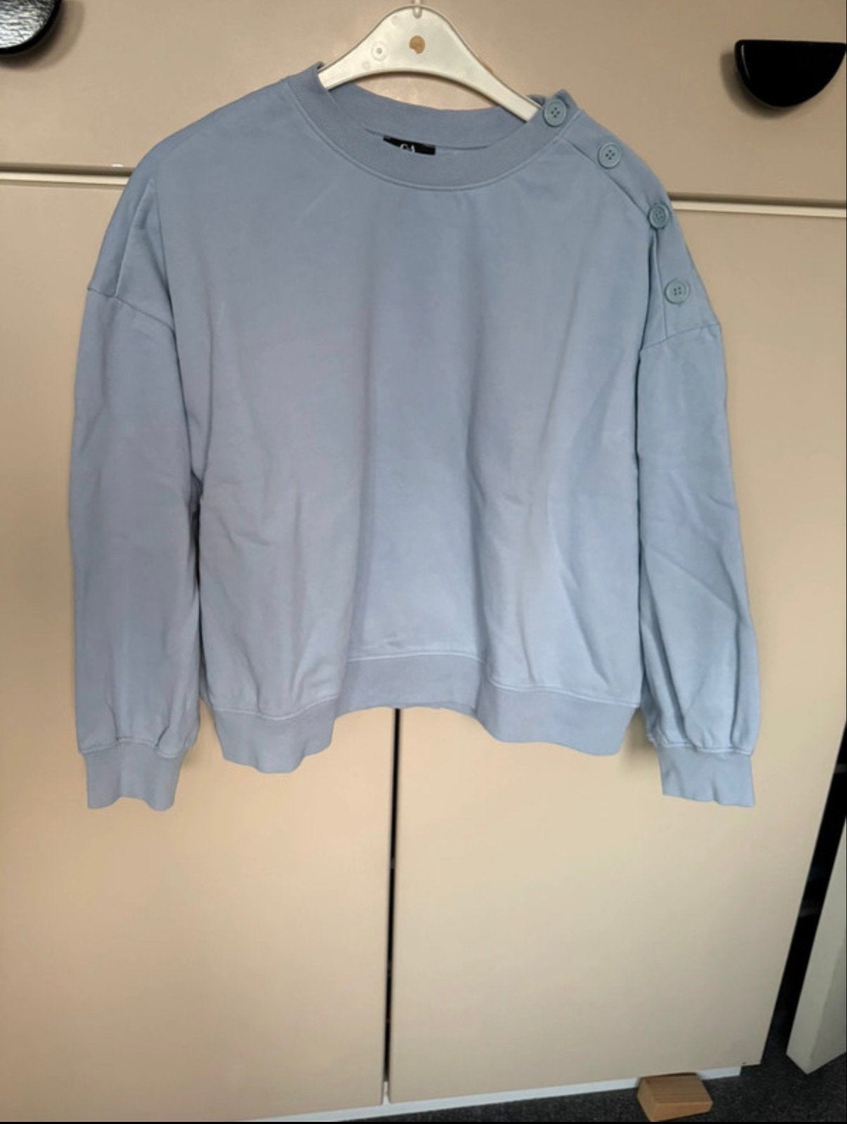 Lichtblauwe C&A sweater met knoopdetails, Verzenden, Nieuw, Maat 38/40 (M), Blauw