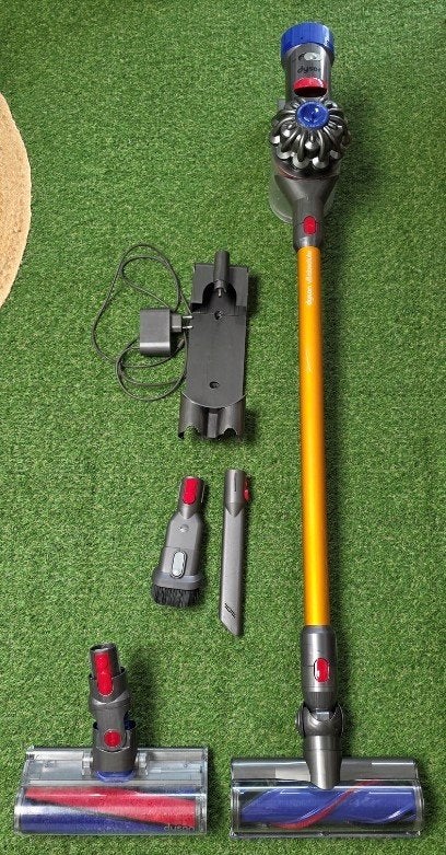 Dyson SV10 V8 steelstofzuiger +Nieuwe Accu een filters, Ophalen, Nieuw